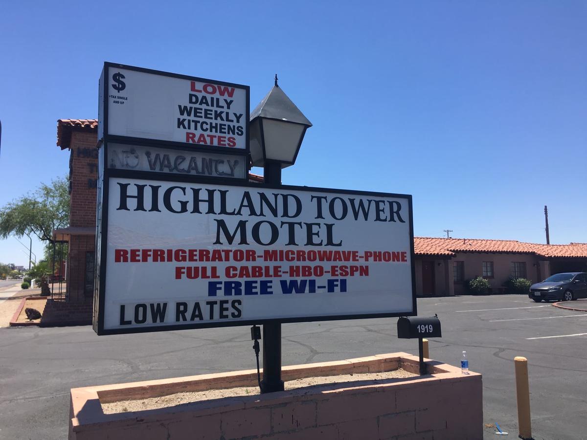 Highland Tower Motel Тусон Екстериор снимка
