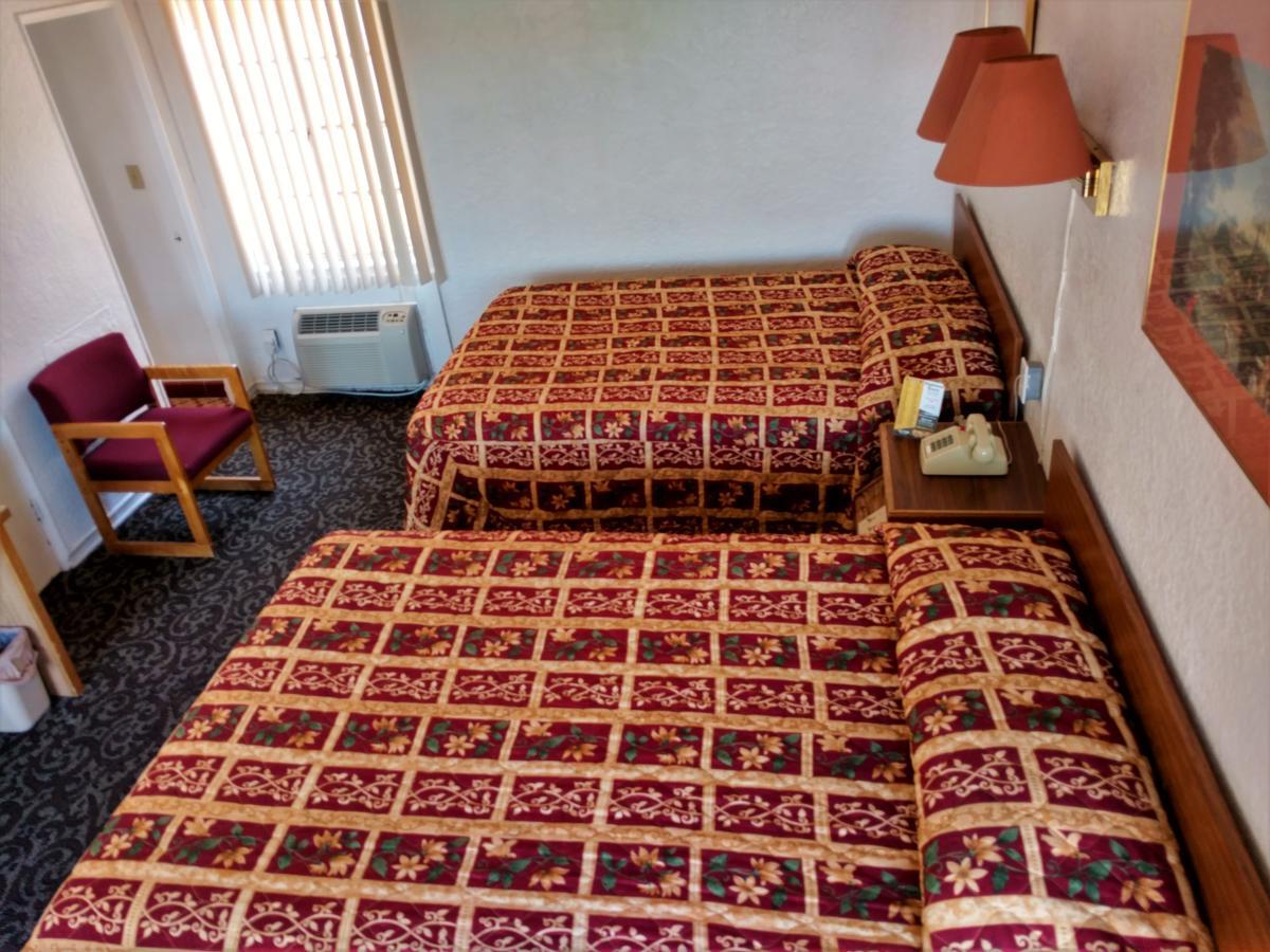 Highland Tower Motel Тусон Екстериор снимка